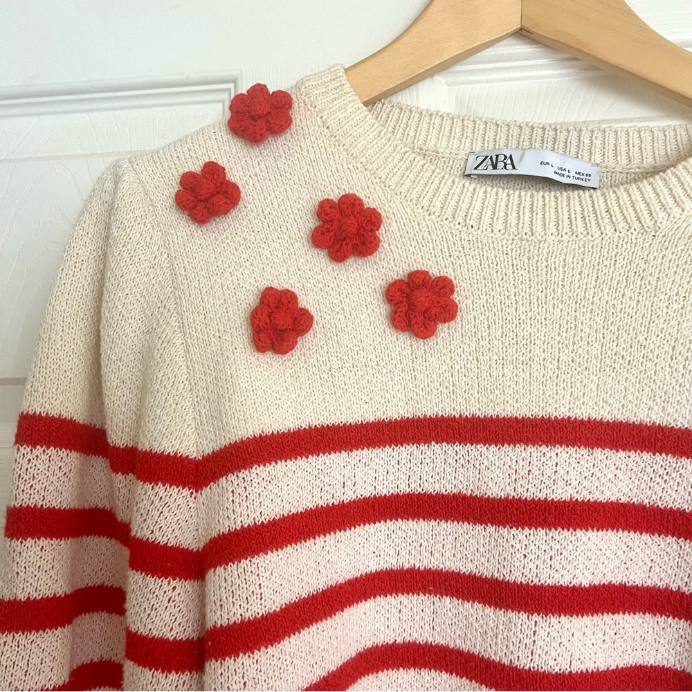 Cropped Zara Sweater Cream W Red Stripe & Flowers, NWOT, Large
